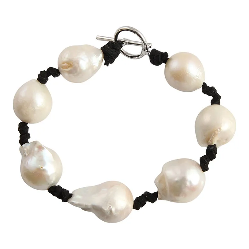 613-01-10 | KNOTTY BRACELET (WHITE ON BLACK)