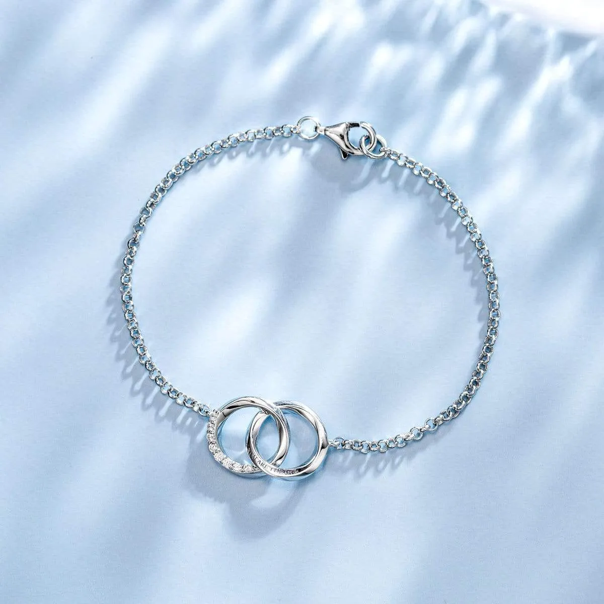 FANCIME "Connected "Mobius Circle Sterling Silver Bracelet